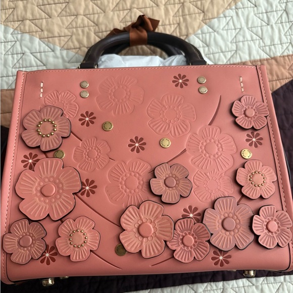 Coach Tea Rose Rogue - Picture 6 of 14